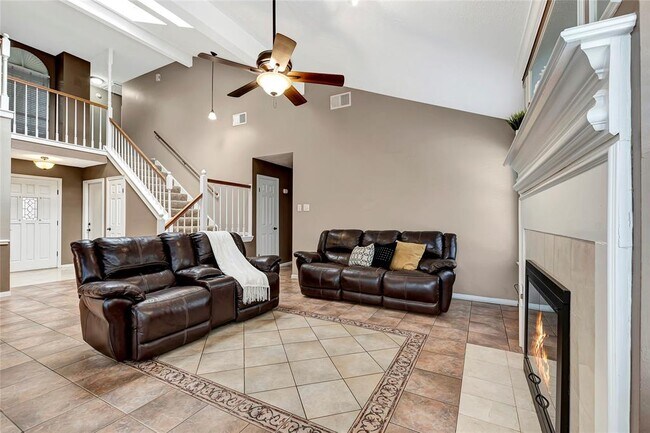 Building Photo - 15131 Cranbourne Dr