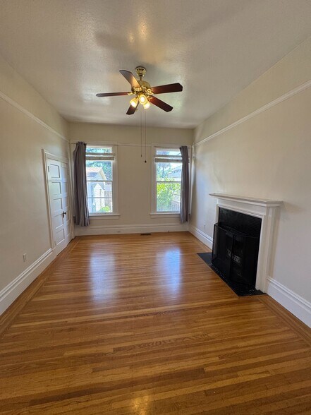 Building Photo - 627 Rose Ave