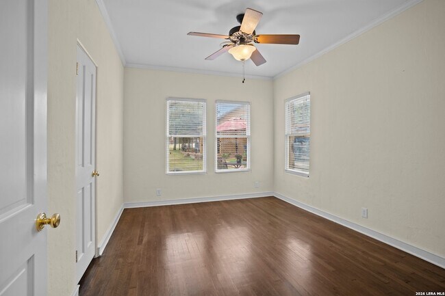 Building Photo - 144 Greenlawn Dr