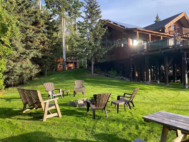 Building Photo - FURNISHED SEASONAL RENTAL