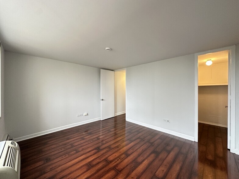 Building Photo - 1442 N Dearborn St