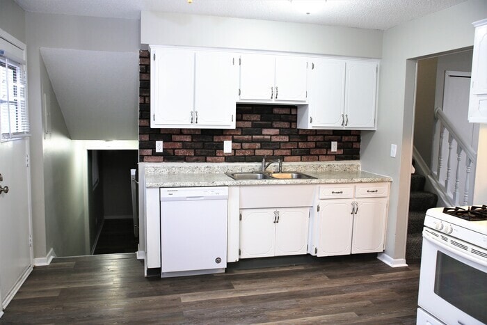Building Photo - 2755 Glenbriar St