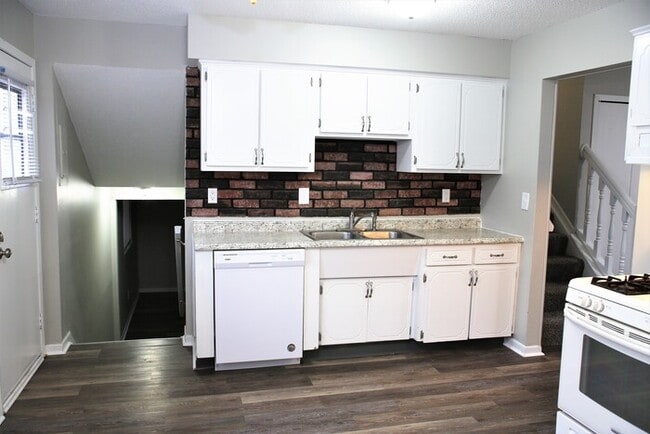 Building Photo - 2755 Glenbriar St