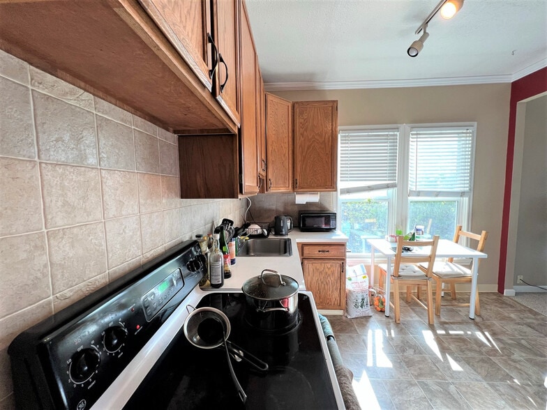 Building Photo - 2530 College Ave