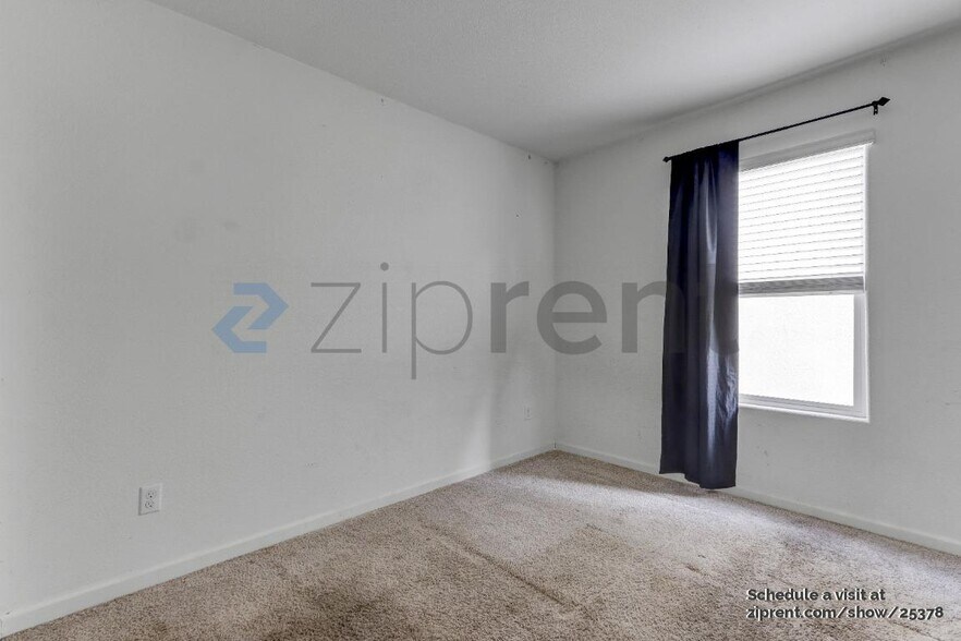 Building Photo - Unit