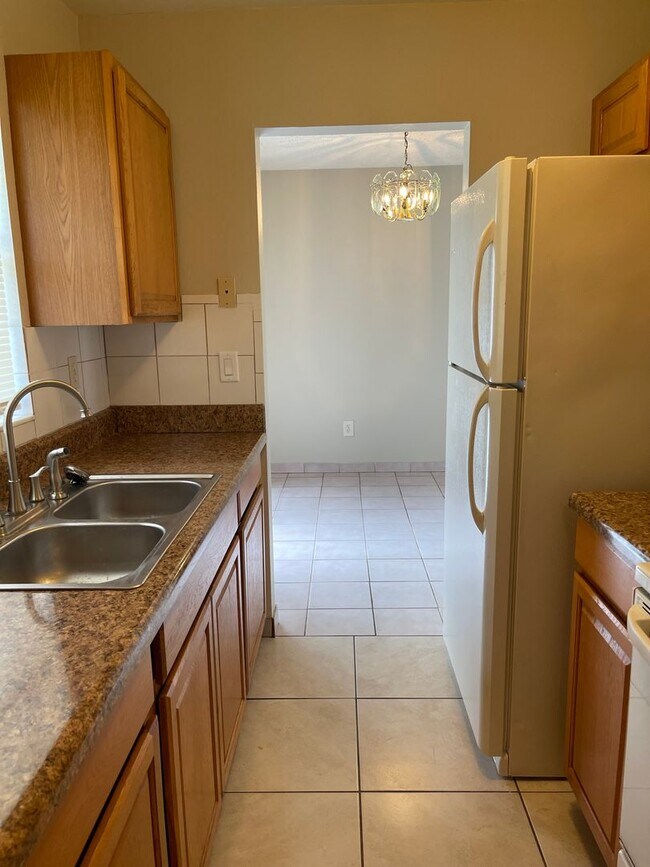 Building Photo - Adorable three bedroom two bath one car garage home