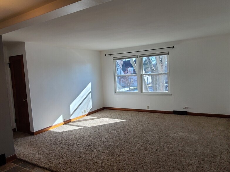 Living Room - 42 E Lincoln Ave