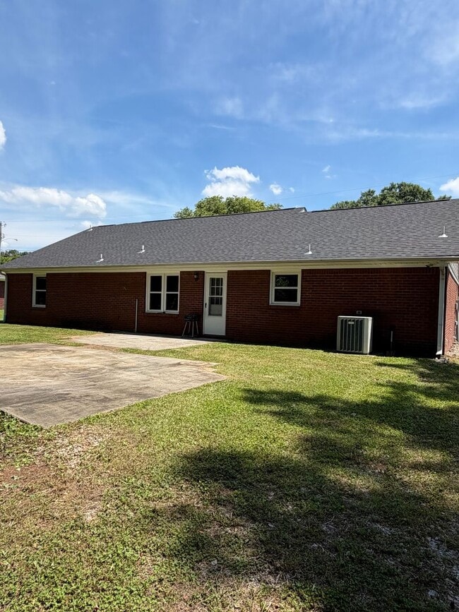 Building Photo - 141 Katina Rd