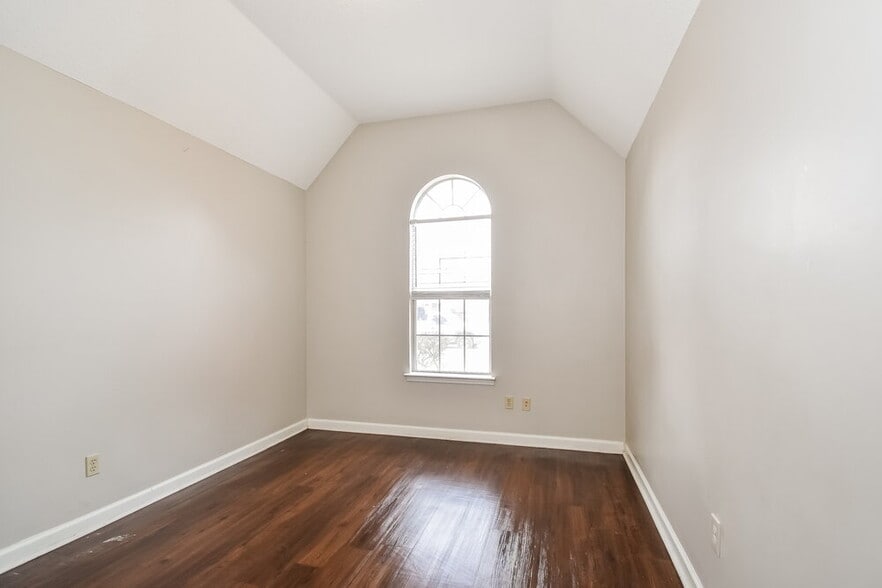 Building Photo - 8456 Cross Point Dr