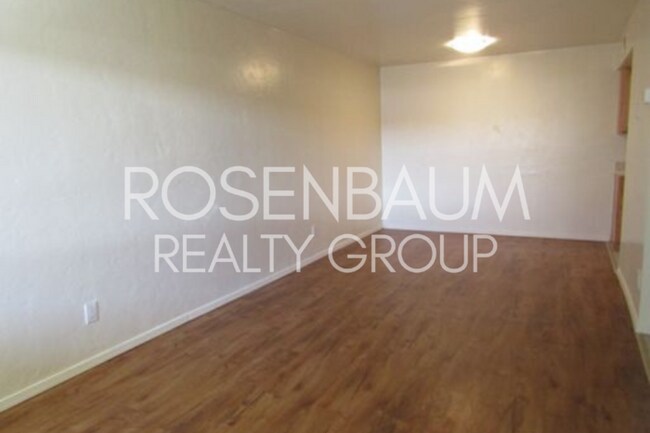 Building Photo - Spacious 1-bedroom, 1-bath apartment in Tu...