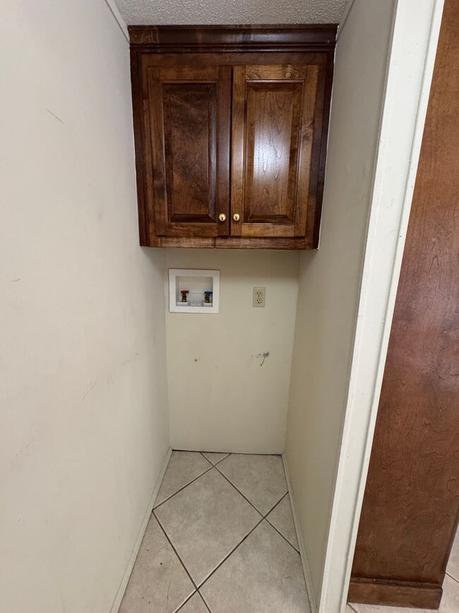 Building Photo - Private 3/2.5 Home with bonus room- $1,595