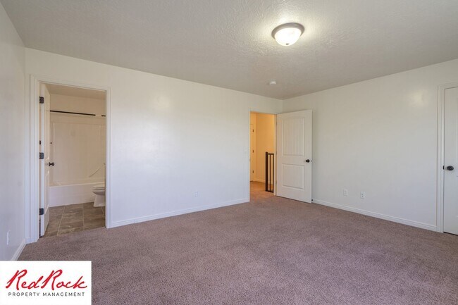 Building Photo - 2801 E 450 N