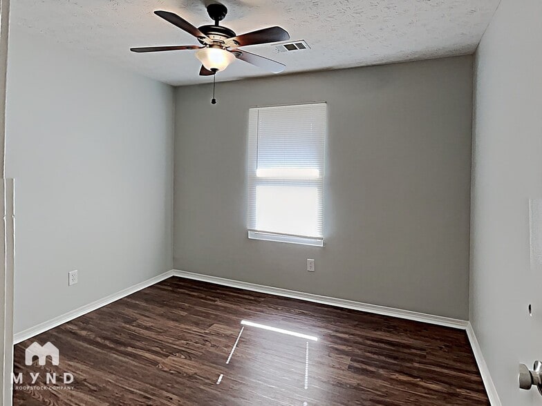 Building Photo - 6454 Eastbriar Dr