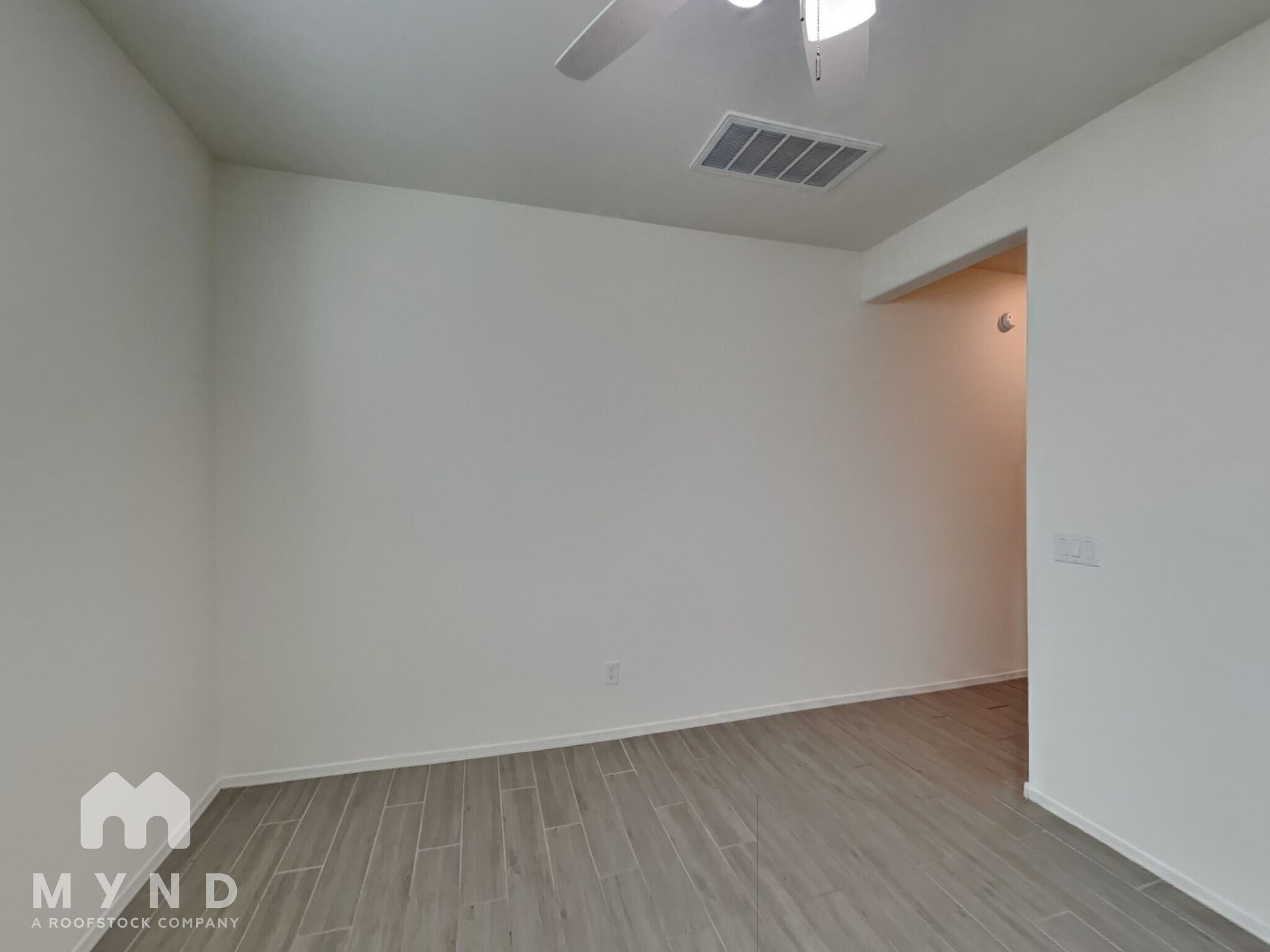 Building Photo - 7325 S 33rd Ln