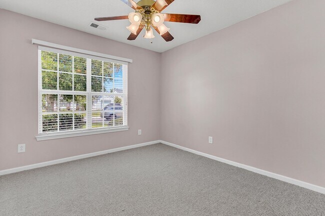 Building Photo - 124 Dovetail Cir