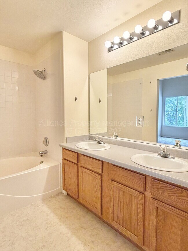 Building Photo - 3870 Strawberry Field Grove