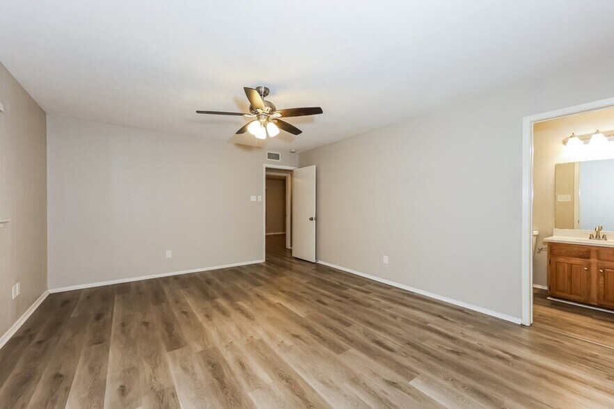 Building Photo - 1301 Southridge Dr