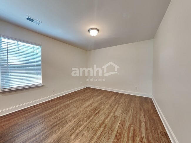 Building Photo - 1009 Theodore Rd