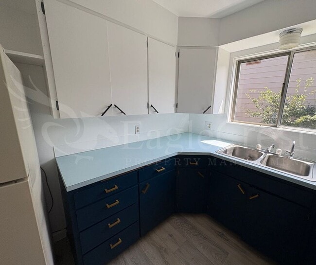 Building Photo - Three Bedroom, Two Bathroom House plus bon...