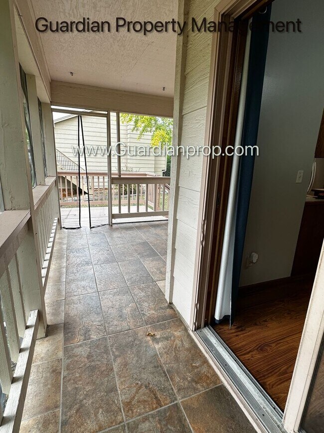 Building Photo - Maple Grove Single Family Home, 2 Car Garage, Dishwasher, Solar, Available Now