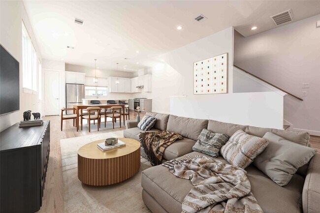 Building Photo - 2471 W 11th St