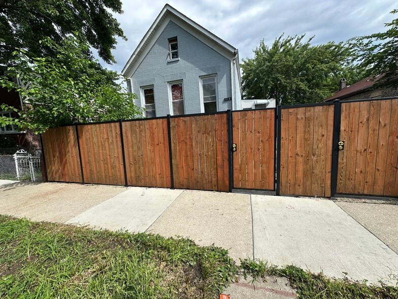 Building Photo - 2712 W 25th St