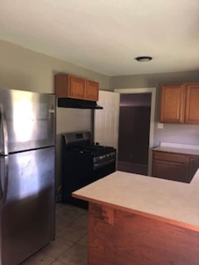Building Photo - 2 bedroom , 1 bath house