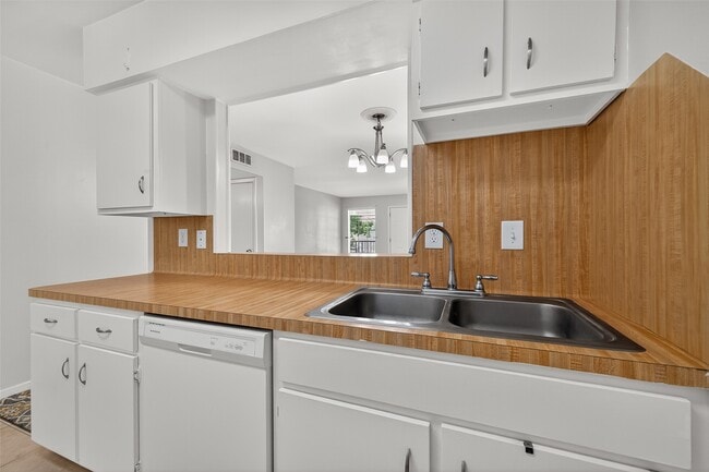 Building Photo - 9017 Gaylord Dr