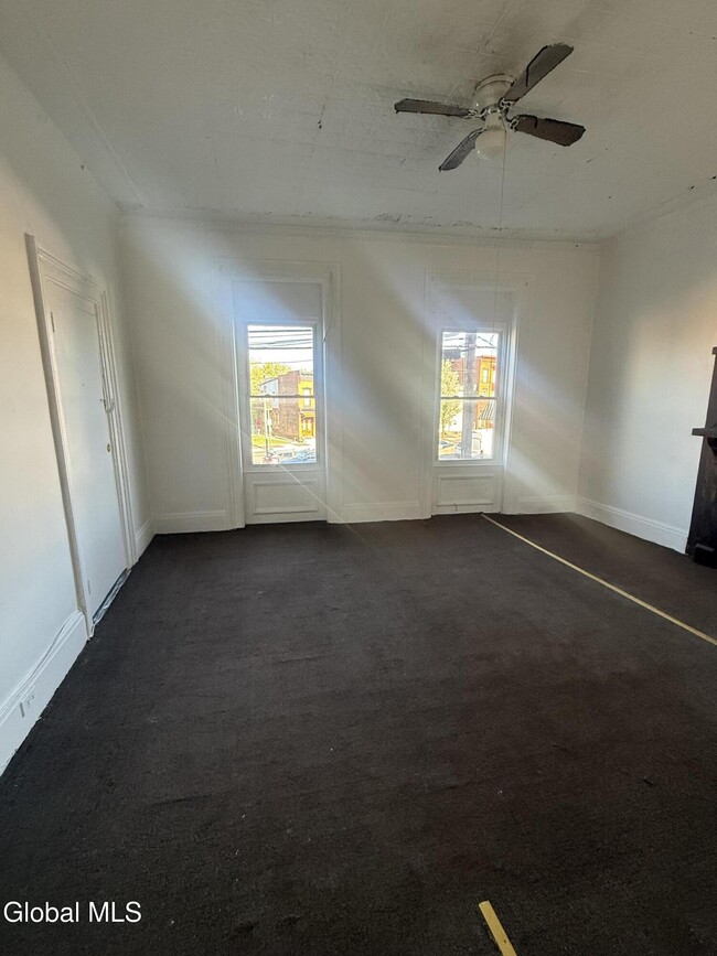 Building Photo - 486 4th St