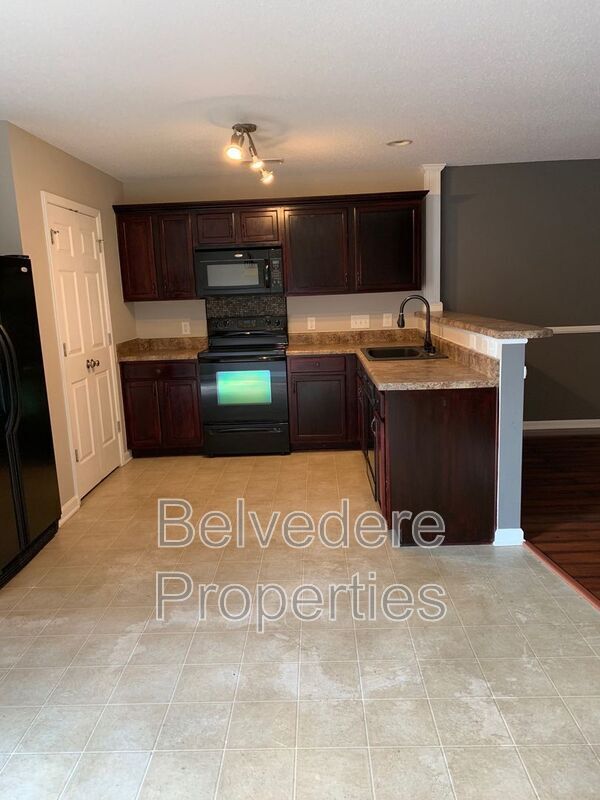 Building Photo - 18 Dillingham Pl