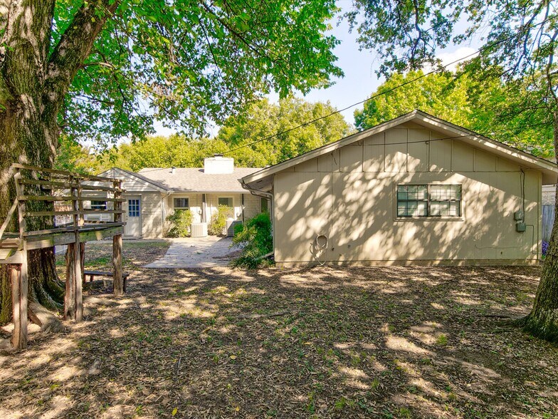 Building Photo - 3727 W Biddison St