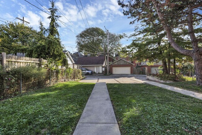 Building Photo - Stunning Restored 4BR Home Steps from Goodale Park & the Short North