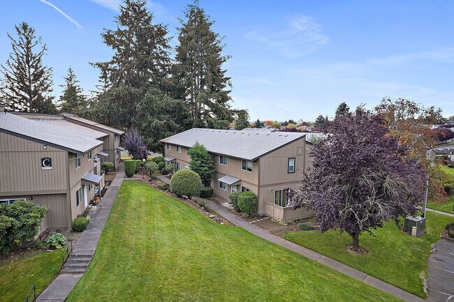 Building Photo - North Tacoma Condo Living | 2 Bed, 1.5 Bath End-Unit | Great Amenities!