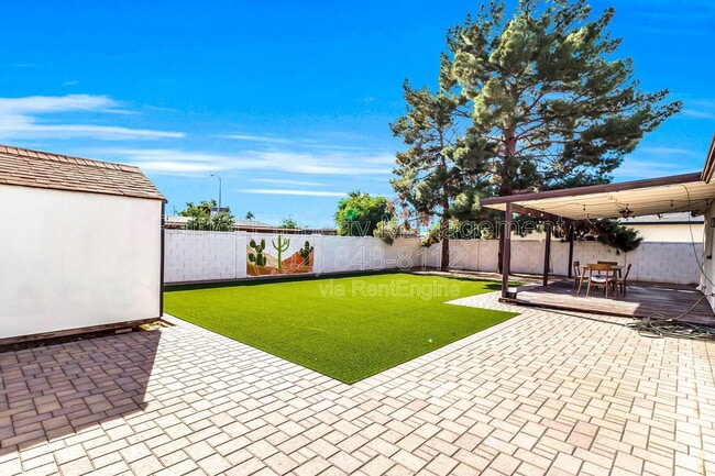 Building Photo - 449 E Harmony Ave