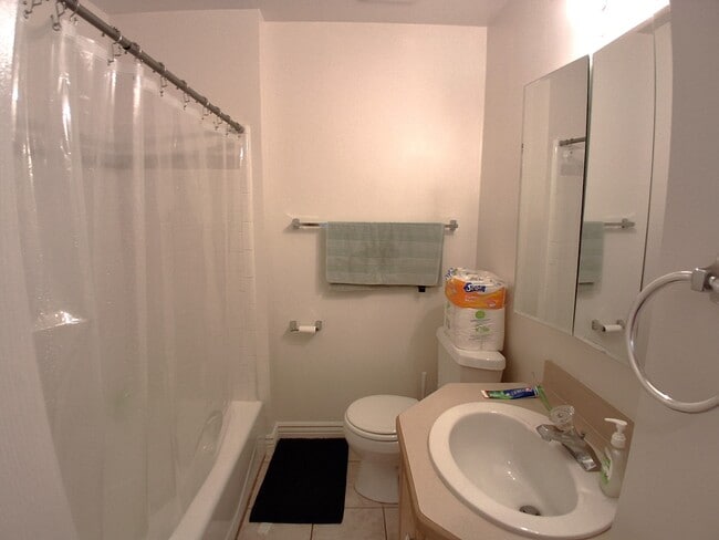 Building Photo - 1547 N 550 W