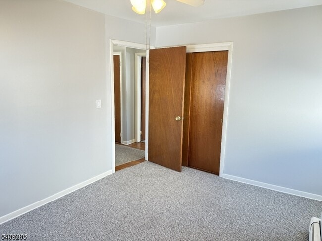 Building Photo - 172 Kanouse St