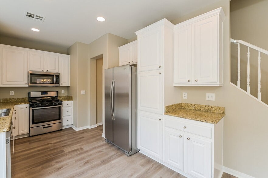 Building Photo - 10938 Florence Hills St