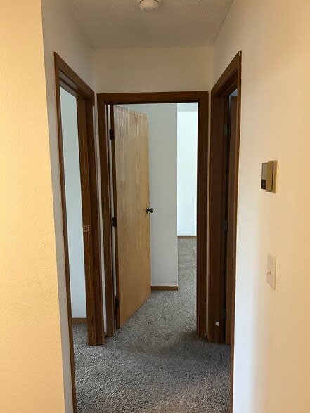 Building Photo - 5001 E Mayflower Ln