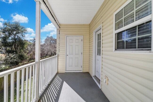 Building Photo - 324 Laurel Oak Ln