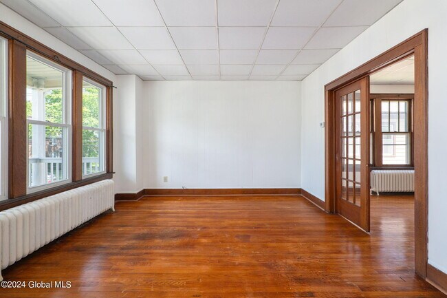 Building Photo - 52 Forest Ave