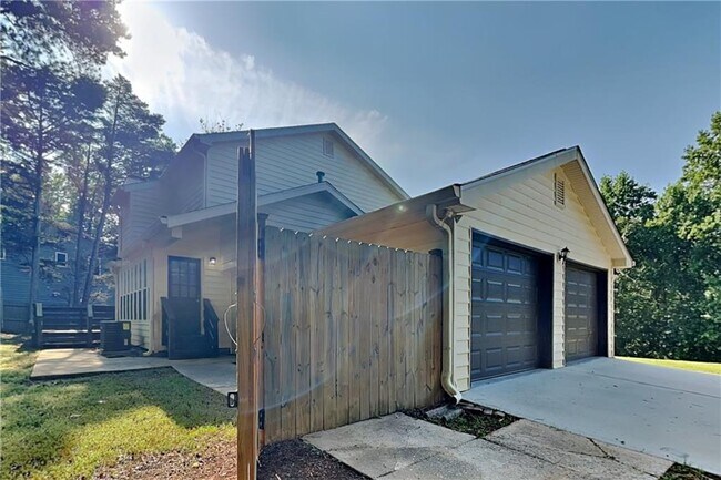 Building Photo - 6839 Woodcreek Ln