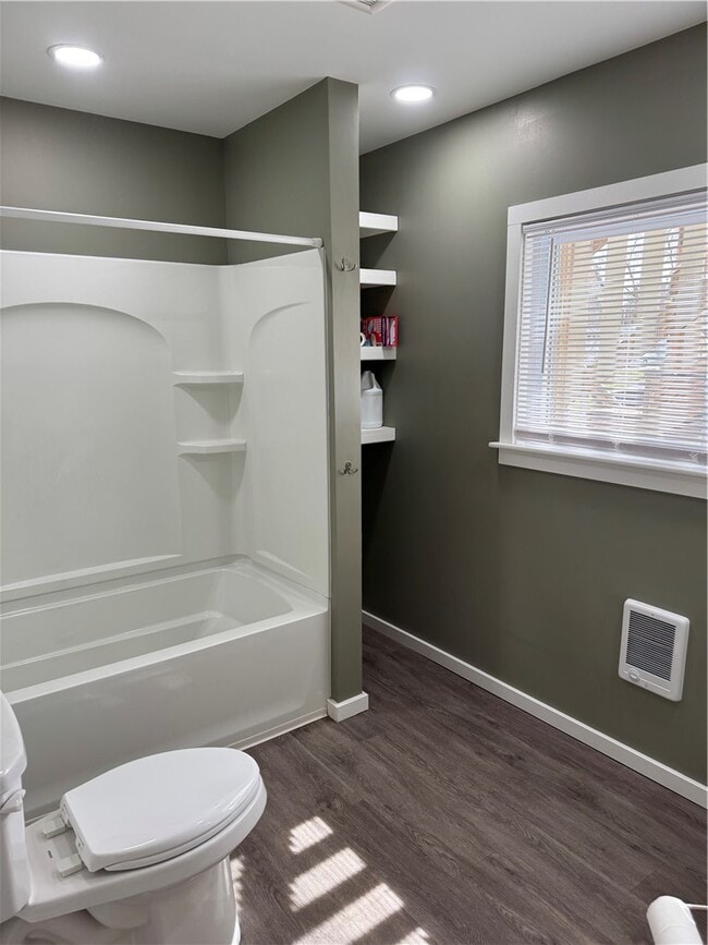 Building Photo - 211 Roe Ave