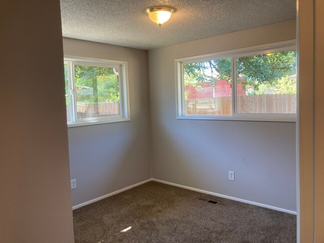 Building Photo - 2 Bedroom 1 bath Brownsville, Oregon