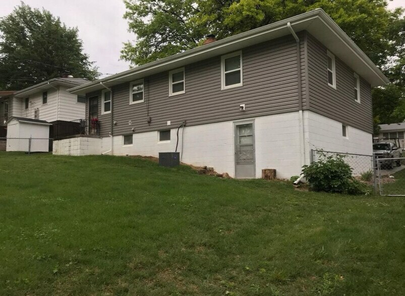 Building Photo - 2616 S 48th Ave