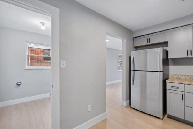 Building Photo - 844 Alverno Ave