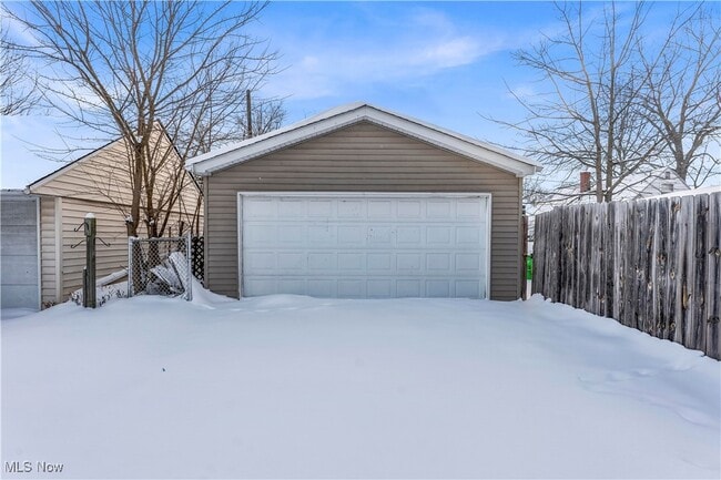 Building Photo - 369 E 232nd St