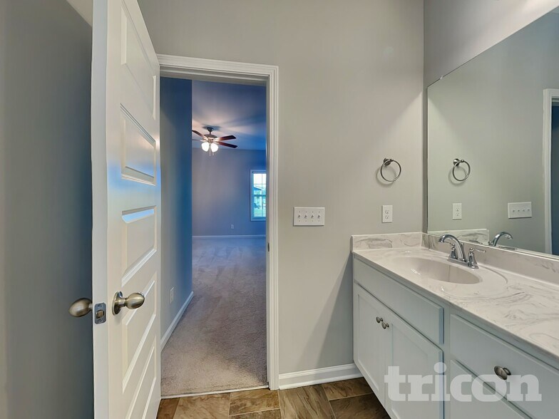 Building Photo - 1008 Cyril Dr