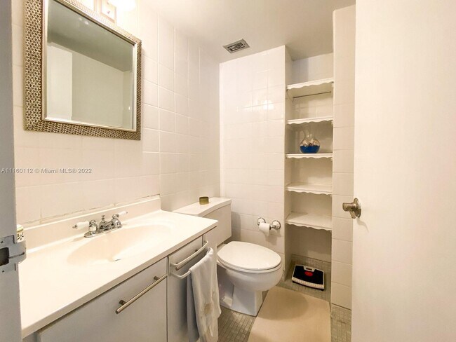 Building Photo - 9225 Collins Ave