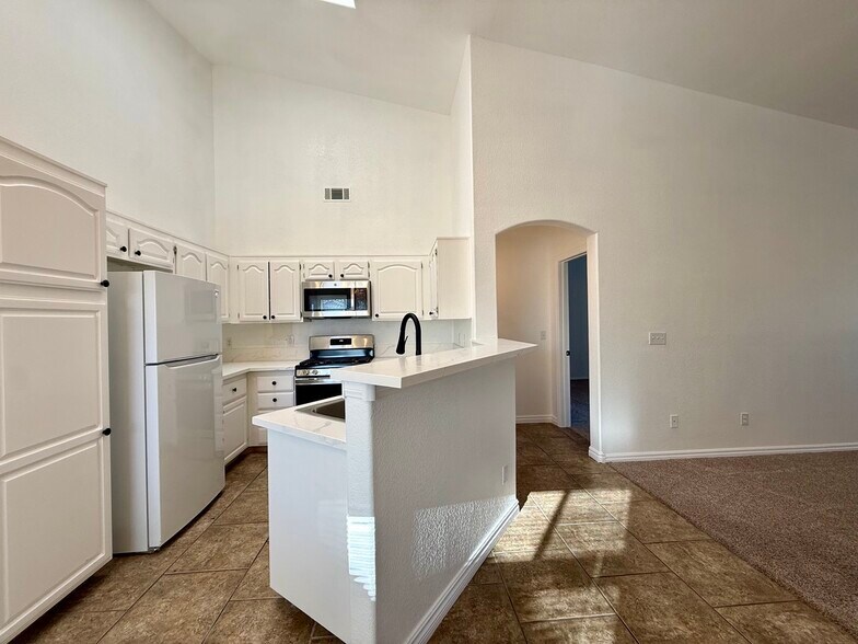 Building Photo - 3320 S Fort Apache Rd