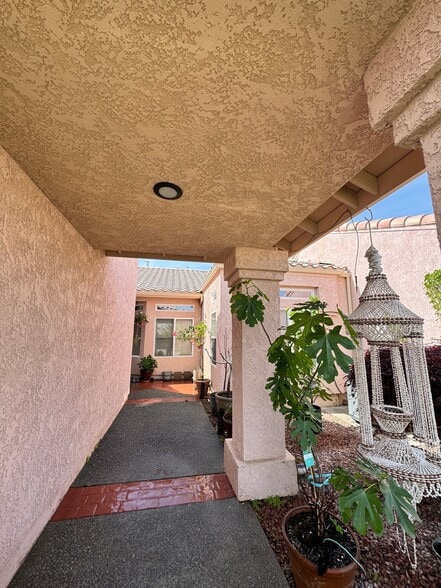 Building Photo - 1503 N Montana St